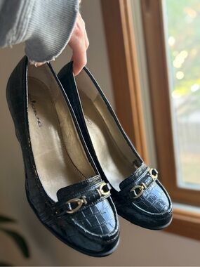 Bandolino Black Croc-Embossed Loafers with Wedge